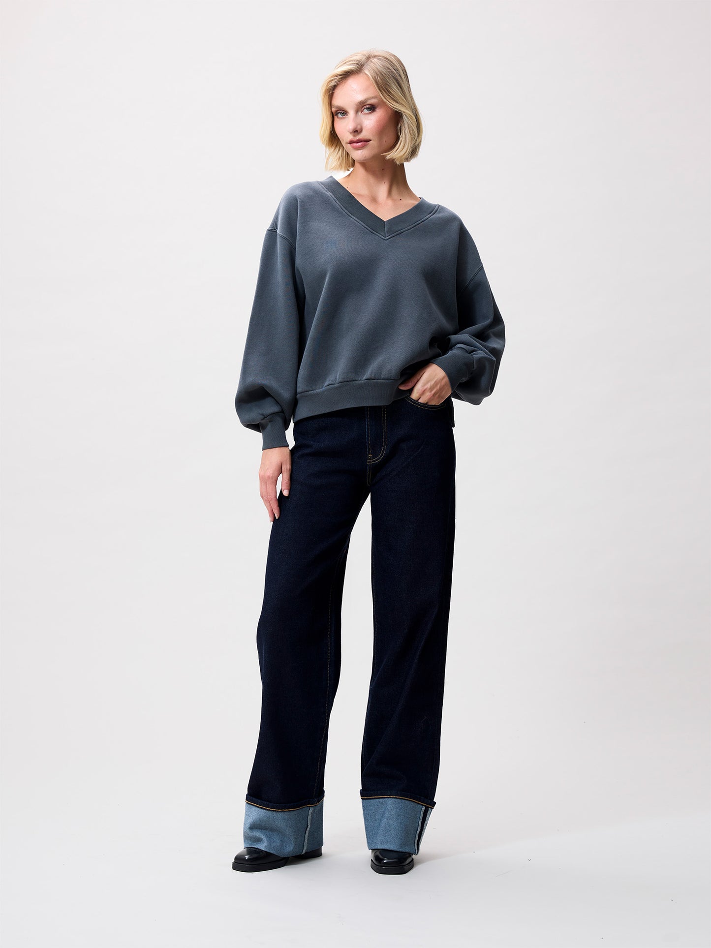 CWJSWEATER V-Neck Carbon