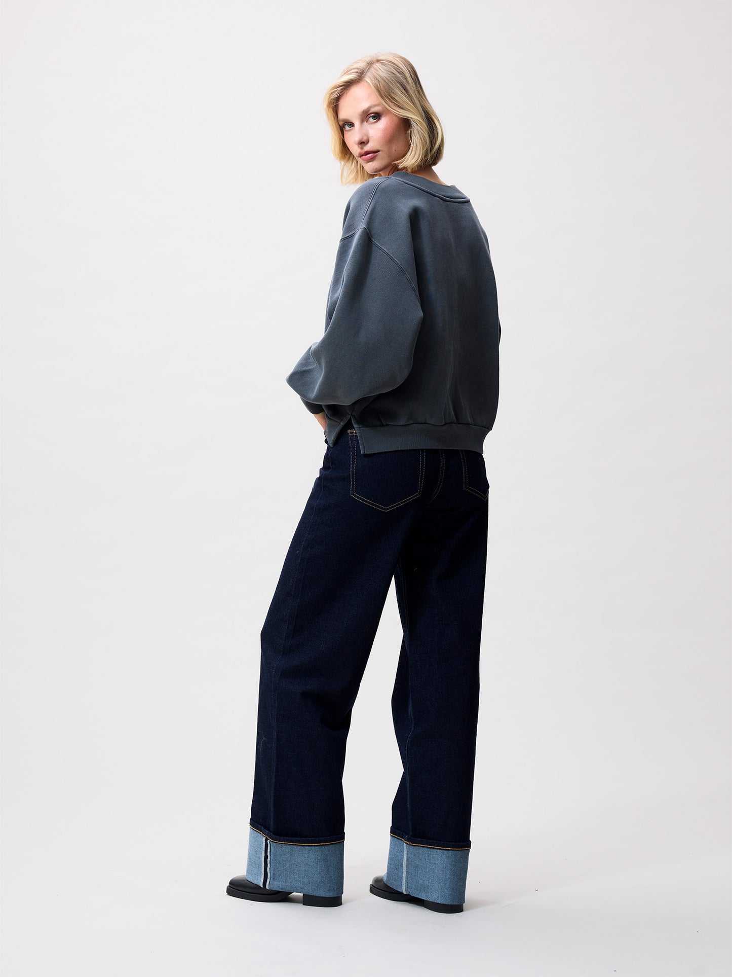 CWJSWEATER V-Neck Carbon