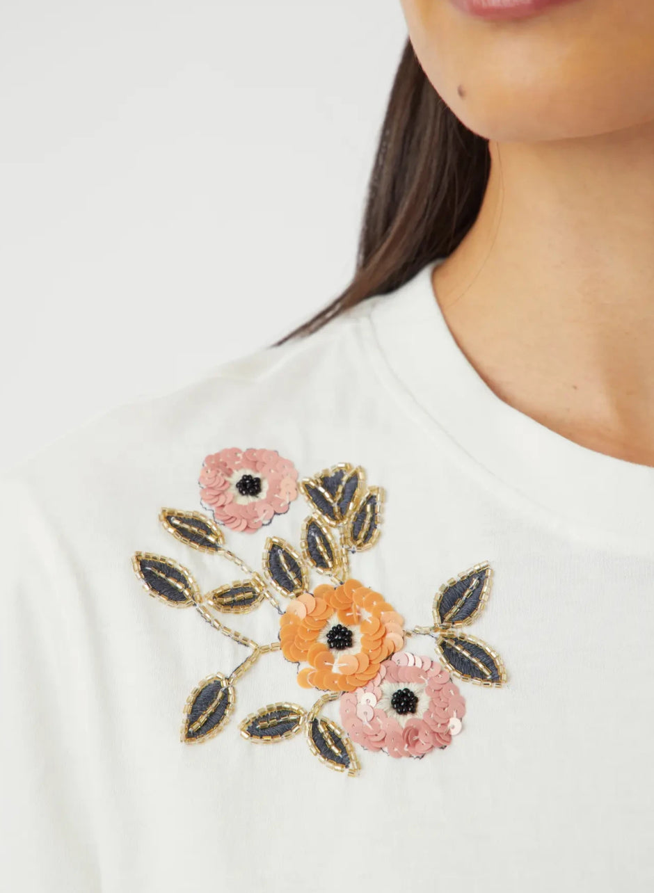 YASSANNIA Boxy Tee (verschiedene Farben)