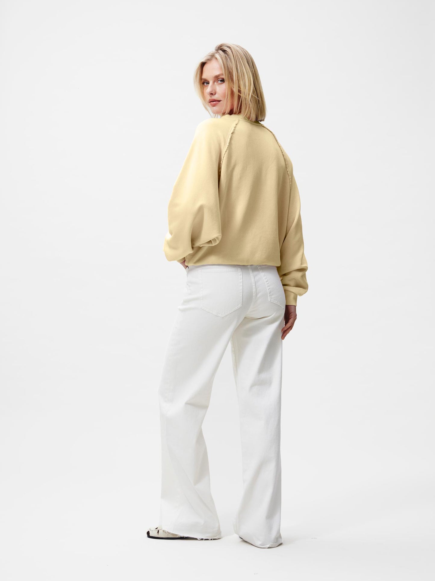 CWJSWEATER V-Neck Mellow Yellow