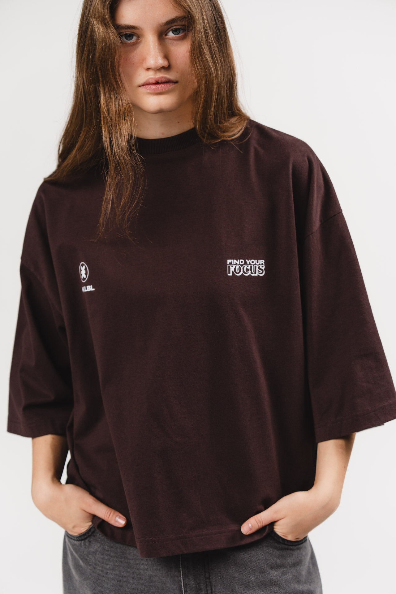 KKLBLSHIRT Cropped Brown